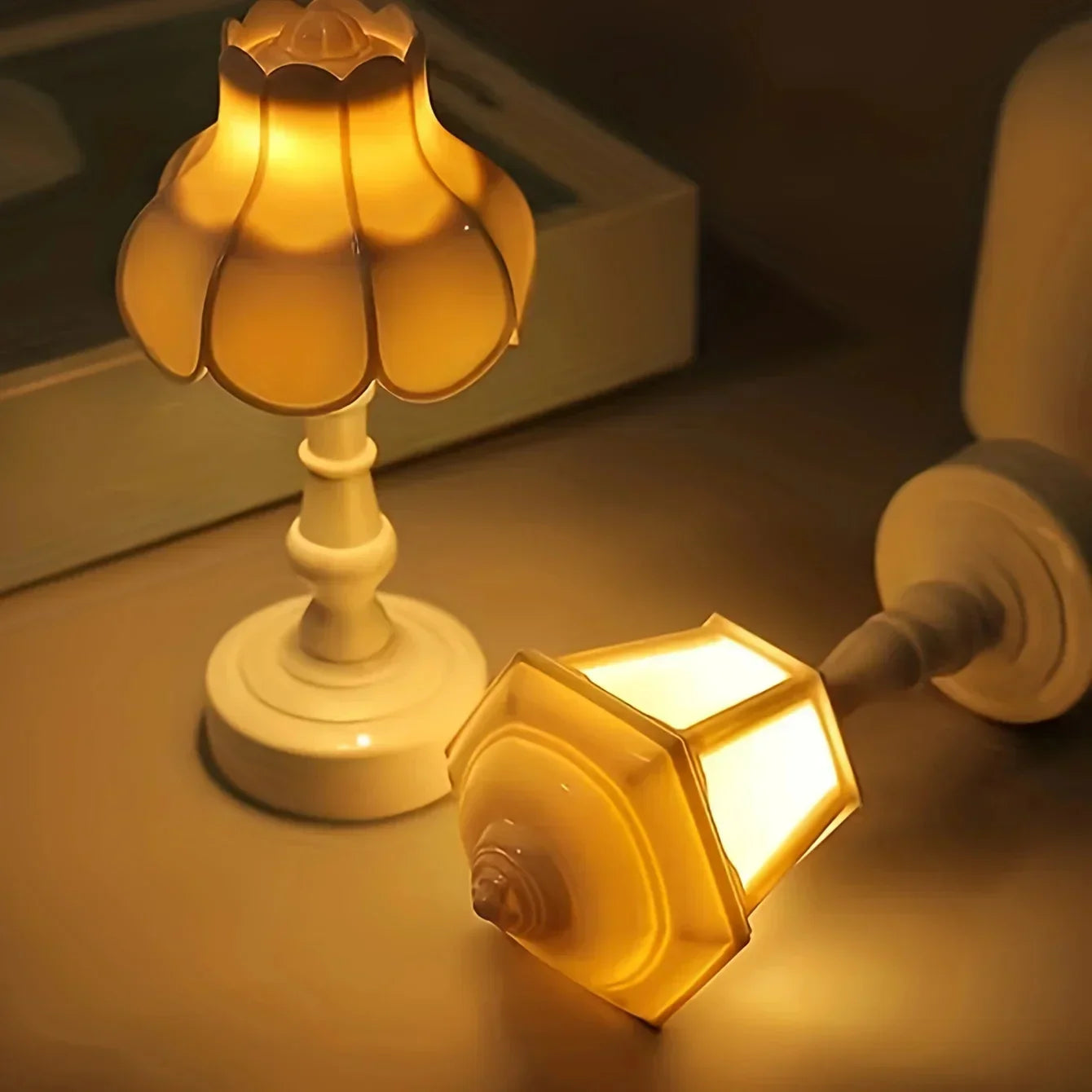 Elegant Geometric Table Lamp