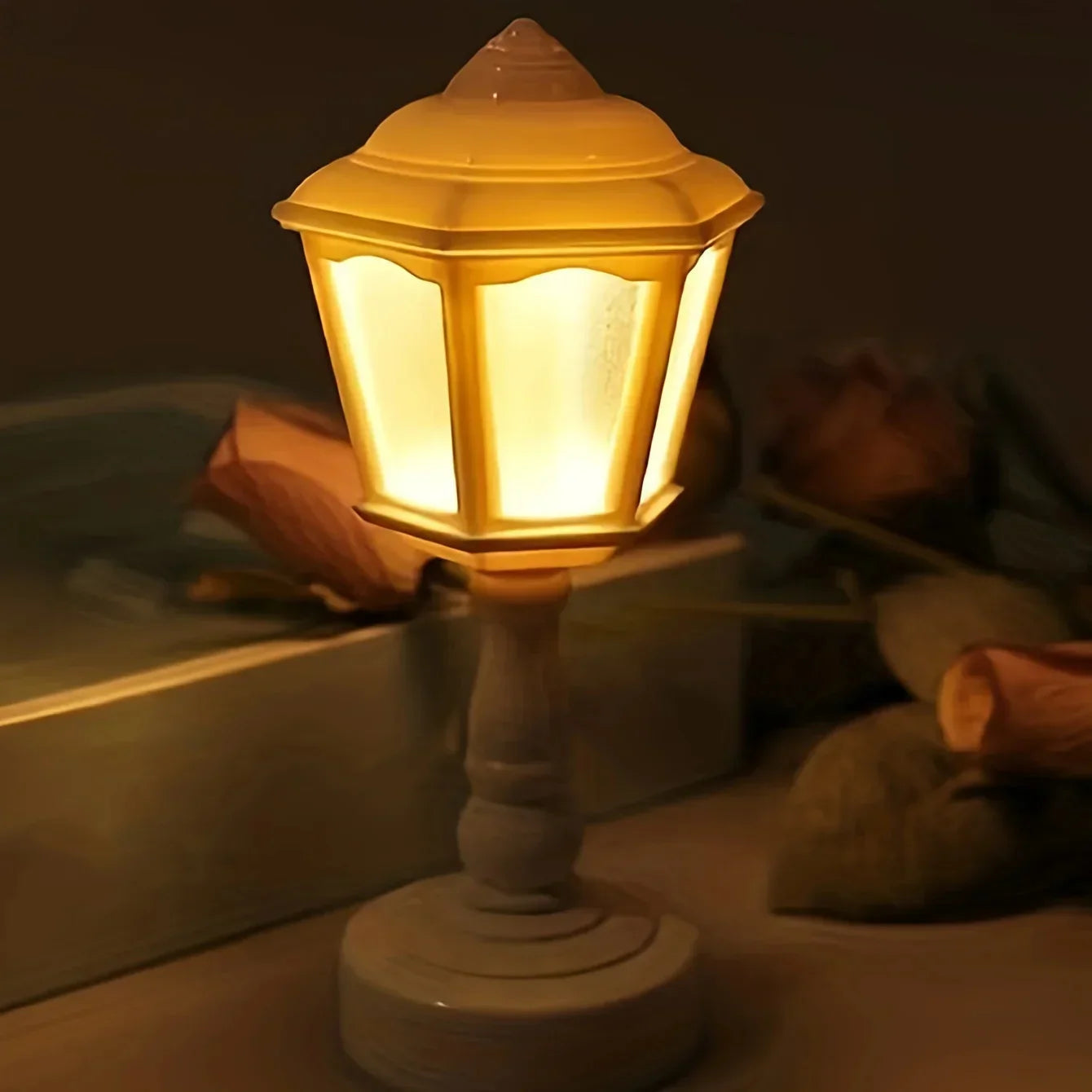 Elegant Geometric Table Lamp