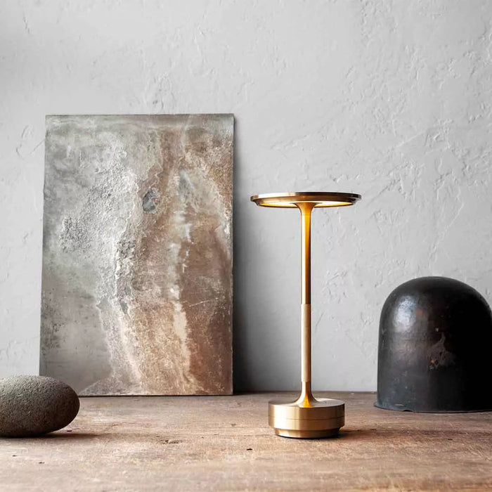 HaloCurve | Elegant look modern table lamp