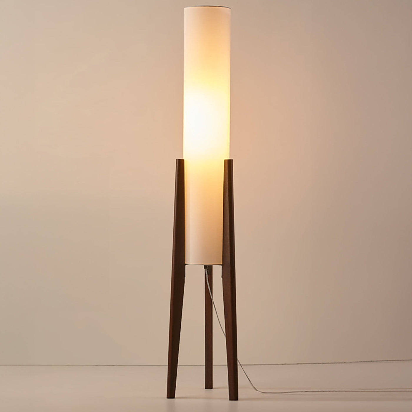BeamEssence | Stylish Walnut floor lamp | Lamp Lounge