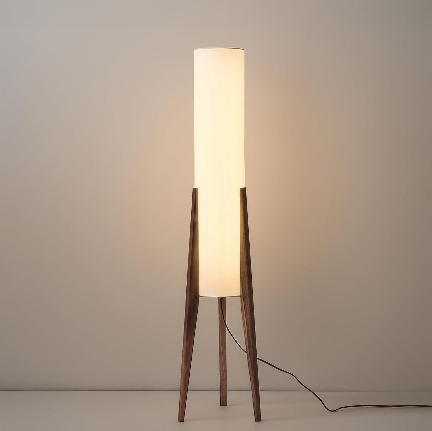 BeamEssence | Stylish Walnut floor lamp | Lamp Lounge