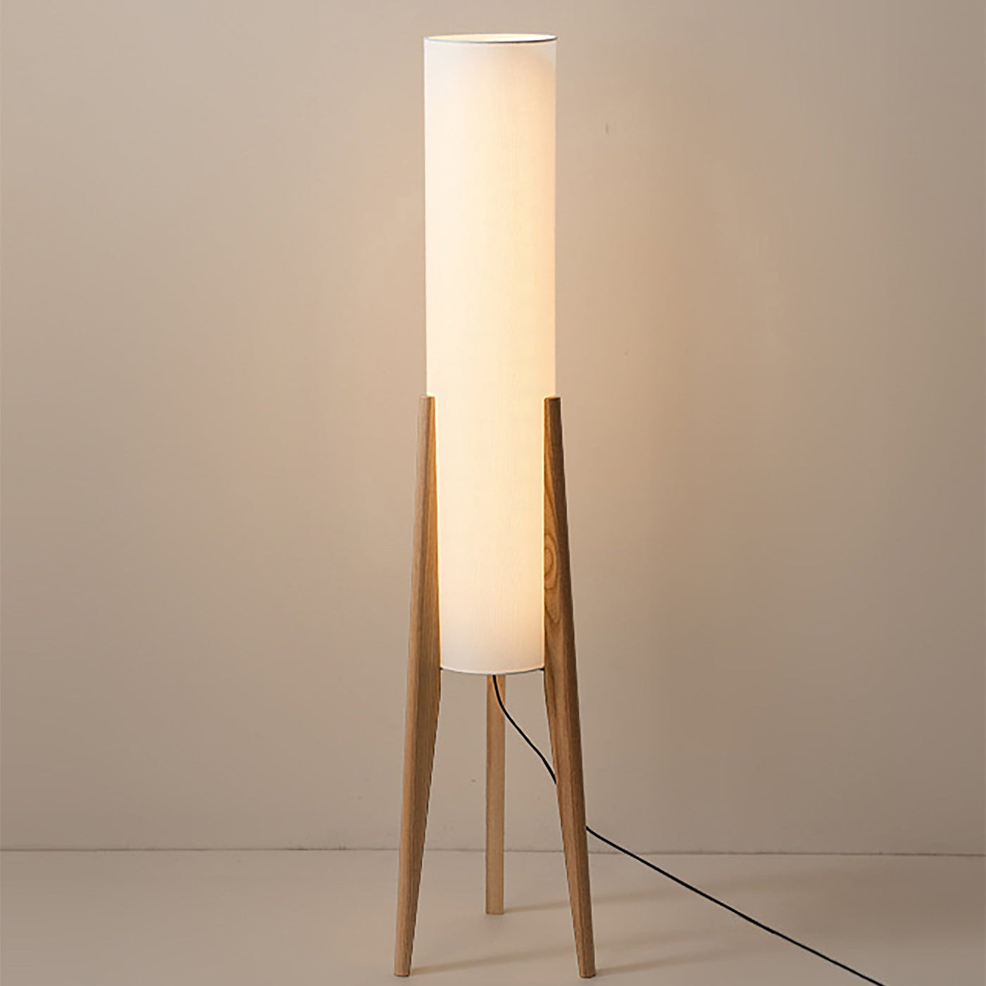 BeamEssence | Stylish Walnut floor lamp | Lamp Lounge