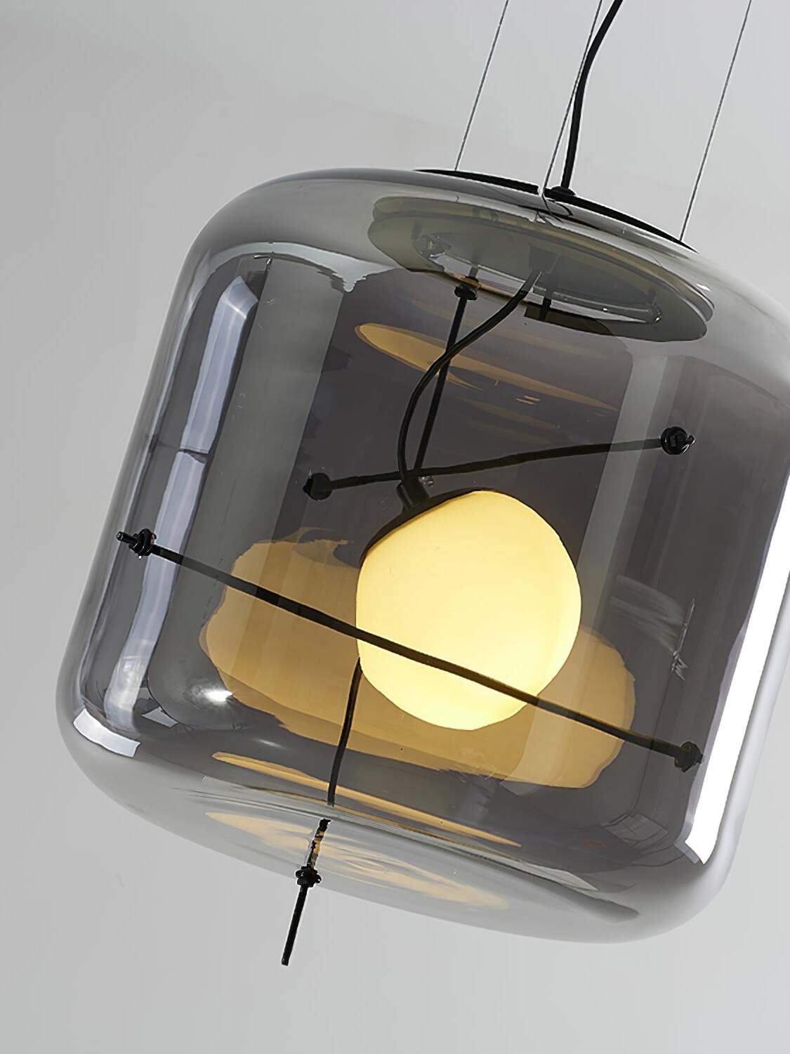ShineVertex | Plot glass pendant light | Lamp Lounge